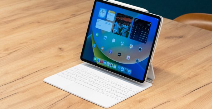 Instructions for Using an Original Apple Pencil with the New iPad Pro