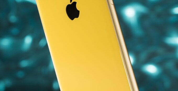 Step-by-Step Instructions for Configuring Widgets for Personal and Emergency Contacts on iPhone