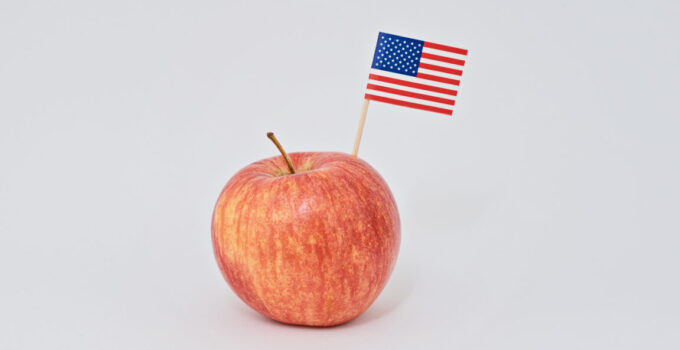 Trump Suggests 25% Tariff on Apple Goods to Promote U.S. iPhone Production