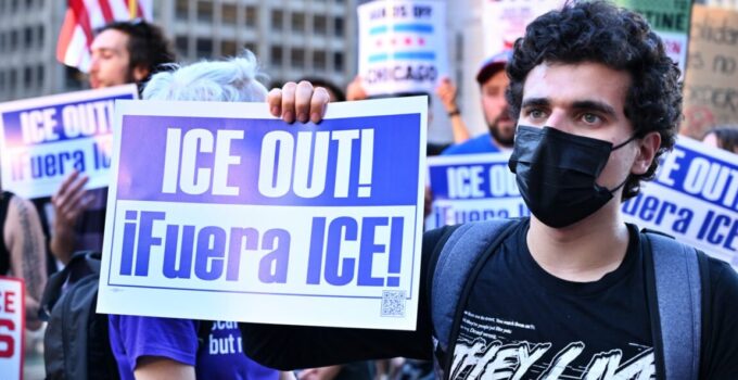 Apple Bans Applications Such as ICEBlock That Monitor and Inform on ICE Agent Locations