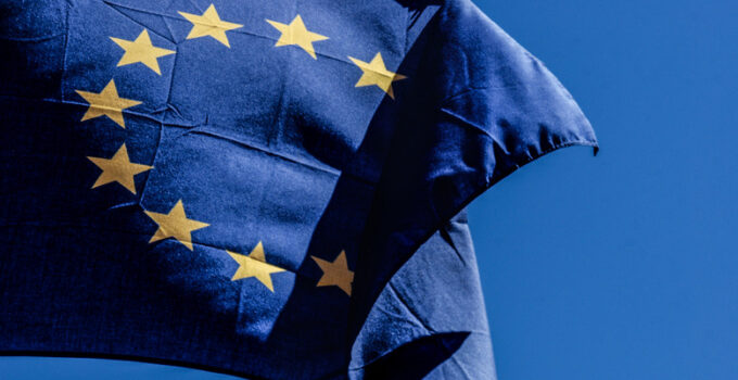 Apple Backs Google's Adherence to EU Directive to Allow AI Rivals Access to Android