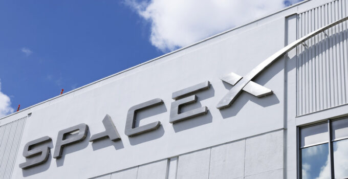 SpaceX Aims to Launch Public Offering as Soon as June