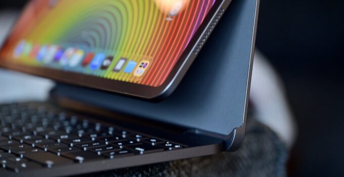 Assessment of Brydge Max 13: An Enticing Substitute for the Magic Keyboard
