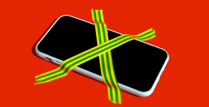 Russian nationals urged to transition to Android after Apple's prohibition of essential Russian applications