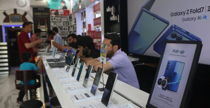 AI-Led Memory Requirement Influences India's Mobile Phone Industry