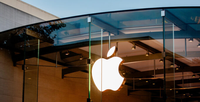 Privacy Issues Partially Contribute to Hold-up in Apple's Smart Glasses Launch