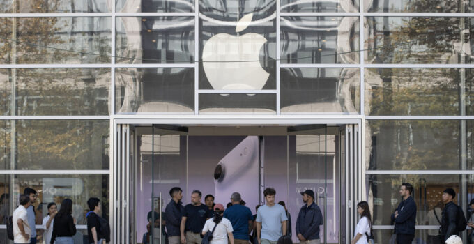 Comparison of AppleCare+ and AppleCare One Protection Plans