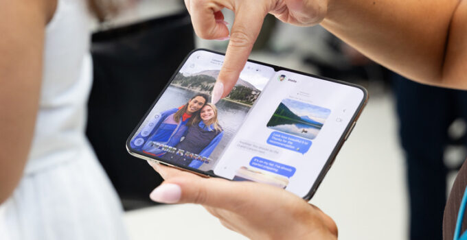 Comprehending the Postponed Visibility Evaluation of the iPhone Duo's Fold