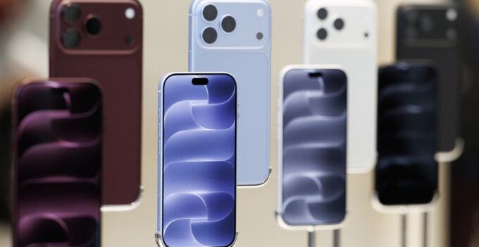 Apple Acknowledges AT&T Network Problem Impacting iPhone 18 Pro Max